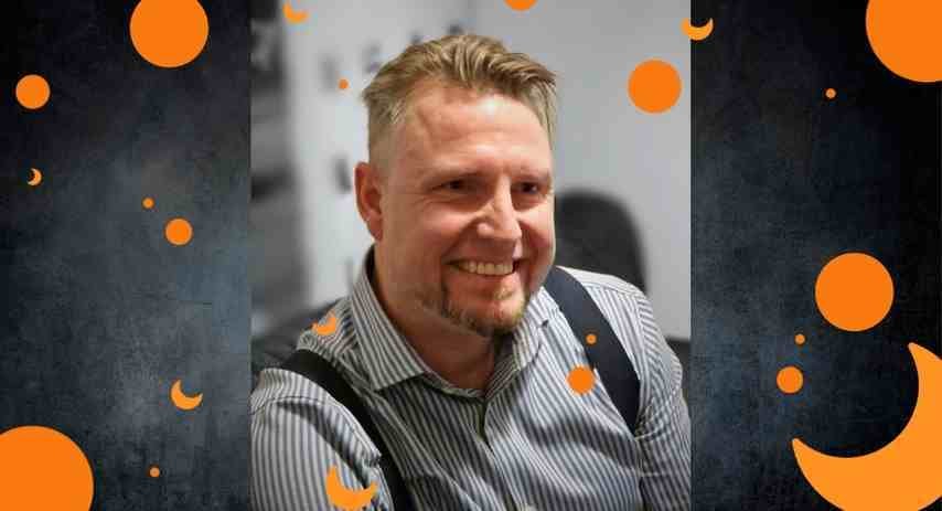 Rösten på andra sidan gjorde ett direkt intryck. Kraft, skärpa, en ton som jämnade marken. Skickligt ledde han samtalet, trots att jag utsatte honom för den ena prövningen efter den andra. Jag had (5)